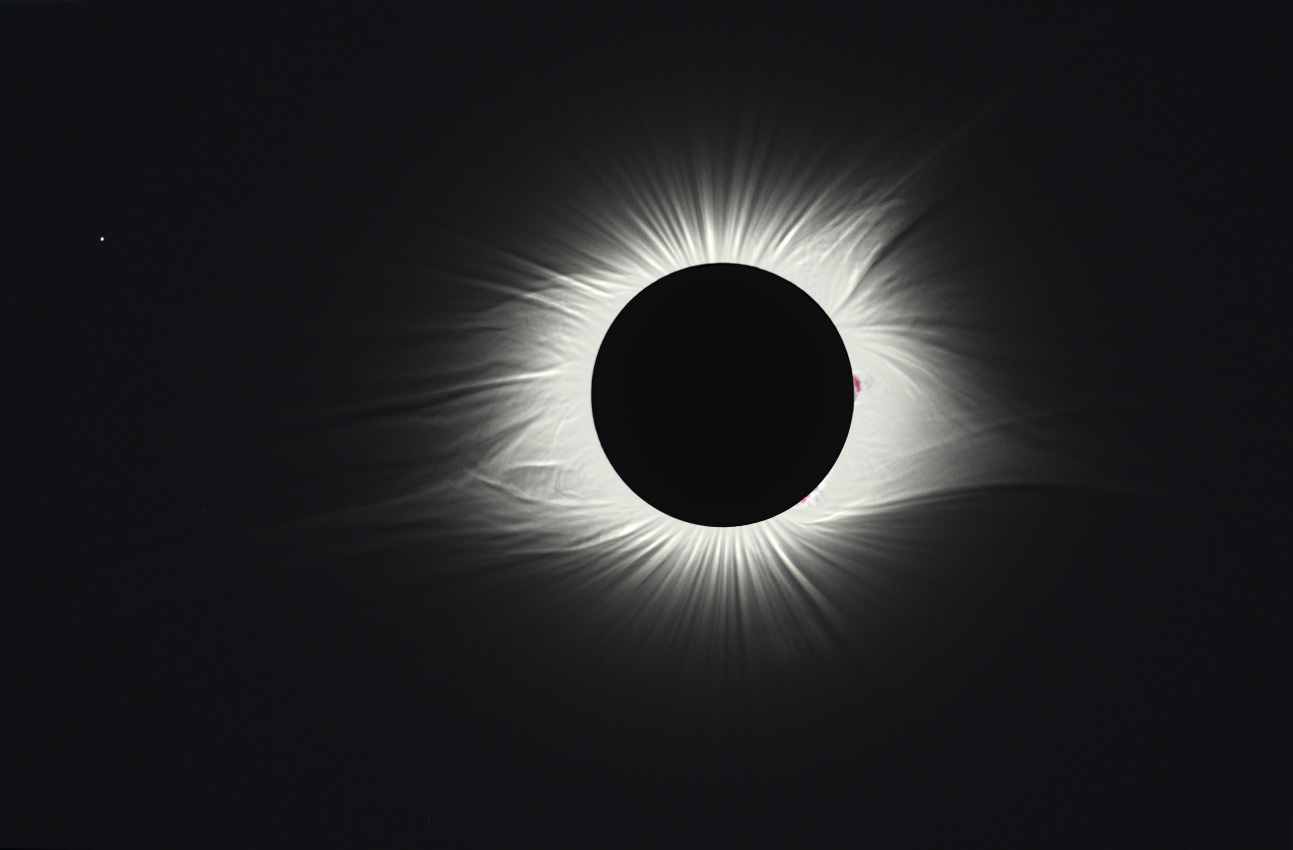 Bild der totalen Sonnenfinsternis 2017 in der Astroecke
